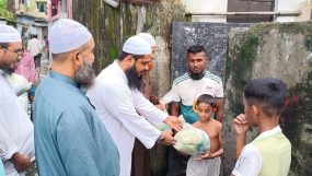 বন্যার্তদের মাঝে ইসলামী আন্দোলন সিলেট মহানগরের খাবার বিতরণ