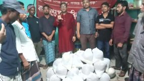 বন্যায় ক্ষতিগ্রস্তদের মধ্যে বাসদ এর ত্রাণ সামগ্রী বিতরণ