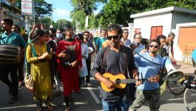 সরকারি বাহিনীর নির্বিচারে হত্যার প্রতিবাদে সিলেটে ‘গানমিছিল’