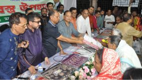 দূর্গাপূজা উপলক্ষে ‘আমরা বিএনপি পরিবার’র বস্ত্র উপহার